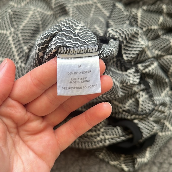 Fashionable pattern romper - Picture 7 of 7